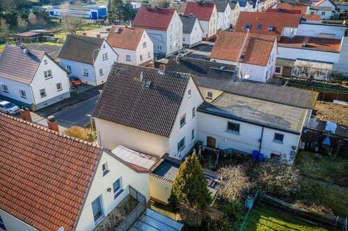 Seitenansicht mit Anbau - 