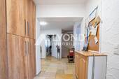 Flur - 7 Zimmer Einfamilienhaus in Ballendorf