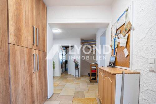 Flur - 7 Zimmer Einfamilienhaus in Ballendorf