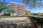 Front &Spielplatz - Etagenwohnung mit 68,10 m&sup2; in Henstedt-Ulzburg zum Kaufen