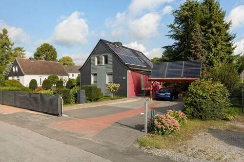 Hausansicht vorne - 6 Zimmer Einfamilienhaus zum Kaufen in Krefeld