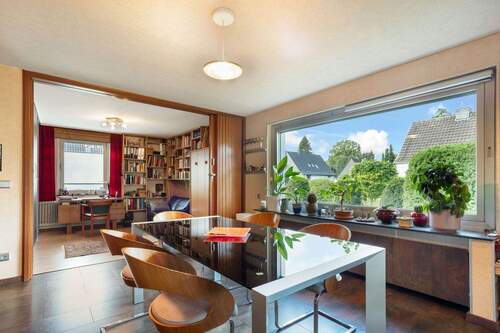 Essbereich mit Bibliothek - 