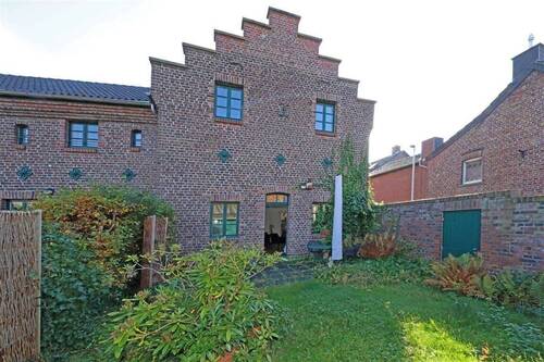 Hausrückansicht - Immobilien-Richter: Reihenhausidylle in ruhiger und historischer Hoflage