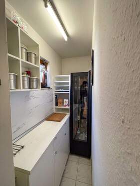 Abstell-/Vorratsraum neben der Küche - 