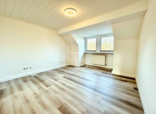 Großzügiger Wohnbereich - (KI generiert) - 2 Zimmer Etagenwohnung zum Kaufen in Köln