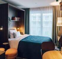 München-Boardroom: Flexibles Büro mit Balkon und Küche