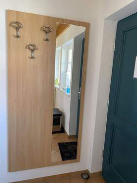 Eingangstür und Garderobe - 