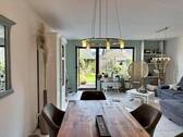 Helles Wohn- und Esszimmer mit Blick ins Grüne - 4 Zimmer Reihenmittelhaus in Rheinberg