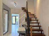 Diele mit Treppenaufgang in die obere Etage - 