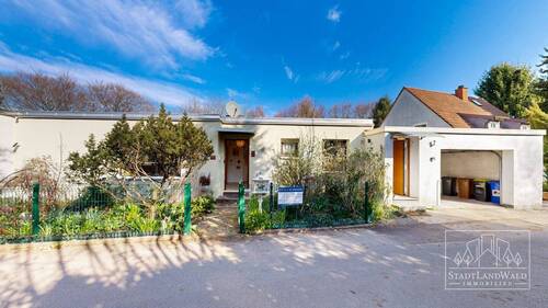 Hausansicht von der Straße - 8 Zimmer Einfamilienhaus zum Kaufen in Pirmasens