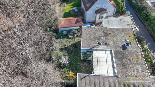 Luftansicht mit Blick auf den Garten - 