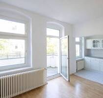 Bezugsfreie 2-Zimmer-Altbauwohnung mit traumhaftem Balkon in ruhiger Seitenstraße! - Berlin Reinickendorf