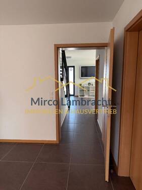 Blick zum Eingangsbereich EG - 