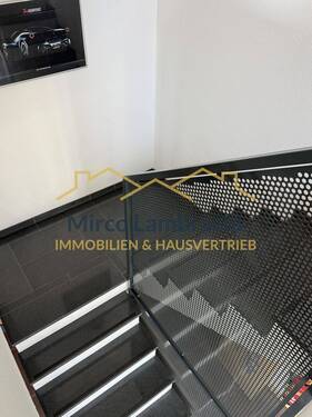 Treppenaufgang EG/OG Büros - 