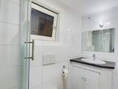 UG: Tageslicht-Badezimmer - 