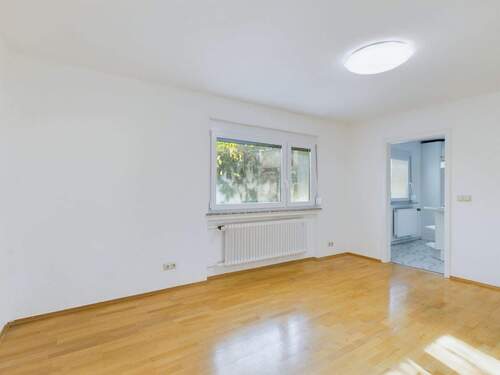 EG: Wohn-/Esszimmer - 8 Zimmer Einfamilienhaus zum Kaufen in Gerlingen