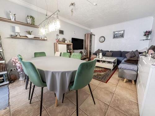 Wohnzimmer - Barrierearme und gut geschnittene Erdgeschosswohnung mit Stellplatz