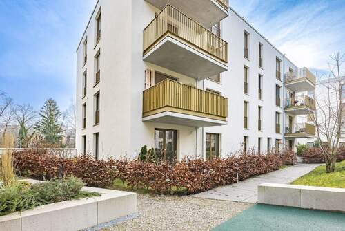 umlaufender Garten im Innenhof - 