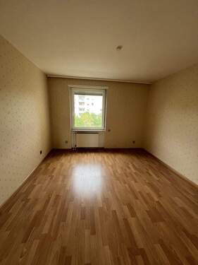 Schlafzimmer 2 - 3 Zimmer Etagenwohnung in Saarbrücken / Eschberg