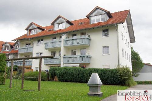 Aussenansicht - 2-Zi.-Whg., 2.OG mit Südbalkon in zentraler Lage von Peißenberg!