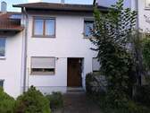 Haus-Vorderseite - Reihenhaus in Ulm - Söflingen in ruhiger bevorzugter Lage, mit 6 Zimmern und 148 m² Wohnfläche