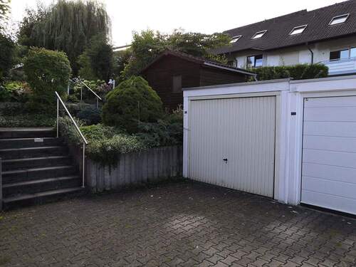 Zugang mit Garage - 6 Zimmer Reihenmittelhaus in Ulm