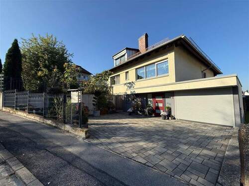 Hausansicht - 7 Zimmer Einfamilienhaus zum Kaufen in Burgthann