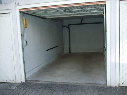 auf Wunsch mit Garage - 