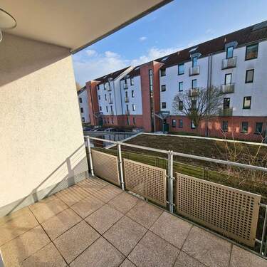 großzügige Loggia - 2 Zimmer Etagenwohnung zur Miete in Schwerin