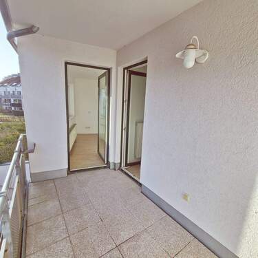 auf der Loggia - 2 Zimmer Etagenwohnung in Schwerin