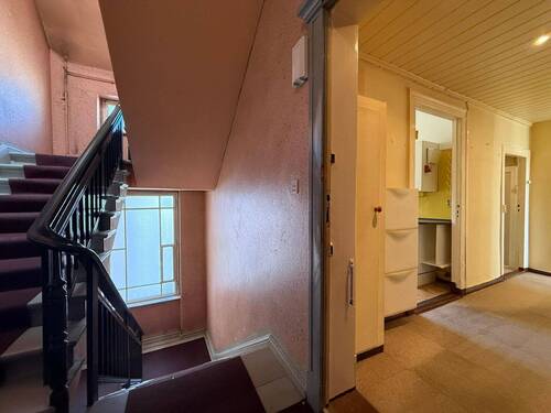 Hausflur mit Blick in die Wohnung - 