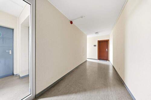 Hausflur - 3 Zimmer Etagenwohnung in Karlsruhe