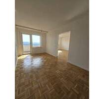 Frisch renovierte 4-Zimmer-Wohnung mit Südbalkon und traumhaftem Weitblick über das Blautal - Blaustein Herrlingen