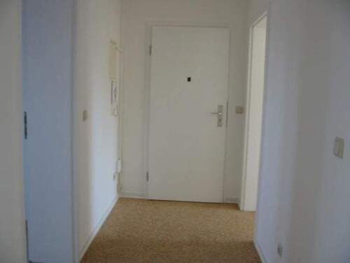 Flur / Wohnungseingangstür - Etagenwohnung mit 83,60 m&sup2; in Eberswalde zur Miete