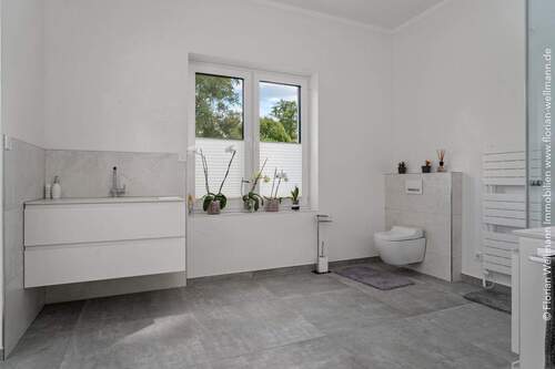 ... Zugang zum Gästebad (13,82m²) mit ... - 