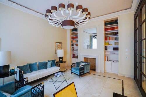 Kaminzimmer mit Bibliothek angeschlossen am Foyer - 