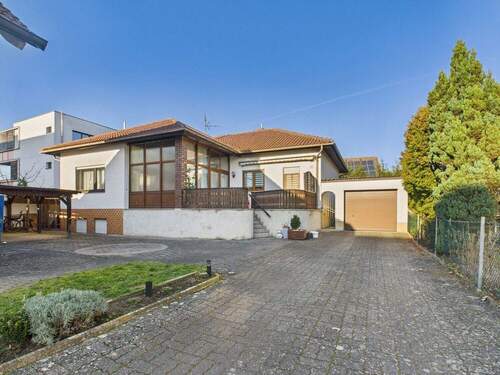 Außenansicht - 6 Zimmer Bungalow zum Kaufen in Strullendorf