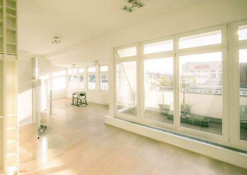 Wohnen zur Terrasse - Bezugsfreie Dachgeschoss-Whg mit Terrasse EBK Kamin u. Aufzug