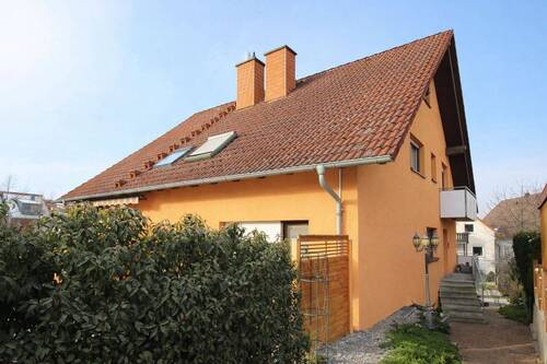 Vorderansicht-März - Ihr neues Zuhause: Großzügige DHH in Karlsbad-Langensteinbach mit Garage