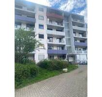 2 Zimmer-Wohnung mit Schwarzwaldblick. Lichtdurchflutete Zimmer, Balkon mit Doppelzugang und Tiefgarage in Freiburg - Freiburg im Breisgau Altstadt