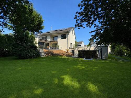 Rückansicht / Garten - Einfamilienhaus mit 370,00 m&sup2; in Leverkusen zum Kaufen