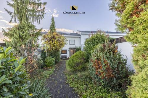 Büsche säumen Ihren Weg zum Haus... - 4 Zimmer Reihenmittelhaus zum Kaufen in Schorndorf