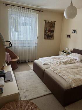 Schlafzimmer - Sofort frei, Ebenerdige Gelegenheit auf dem Eschberg 4-5 Zimmer