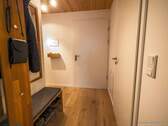 Eingangsbereich mit Garderobe - 