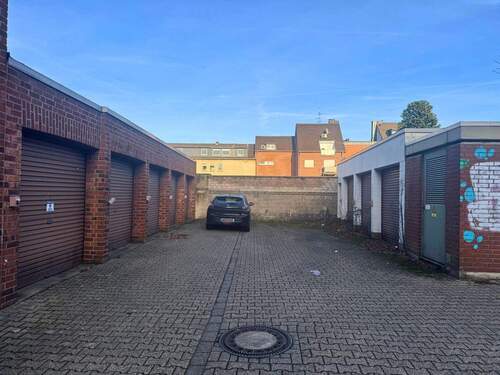 Garagen - Mehrfamilienhaus, Wohnhaus in Mönchengladbach
