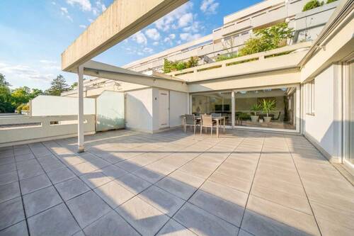 Terrasse - Haus im Haus: Attraktive 3-Zimmer Terrassenwohnung mit Garage, Stellplatz und großer Terrasse