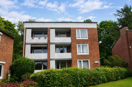 Hausansicht vorne - 2 Zimmer Etagenwohnung in Hamburg / Groß Borstel