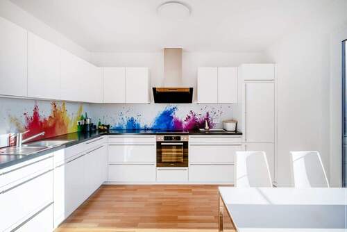 Essbereich mit Einbauküche - 2 Zimmer Etagenwohnung in Berlin