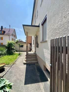 Hauseingang - 9 Zimmer Mehrfamilienhaus, Wohnhaus in Friedrichshafen