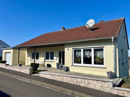 Außenansicht - Eigennutzer aufgepasst, freier Blick auf Rentweinsdorf - EFH mit Potential für eure Familie